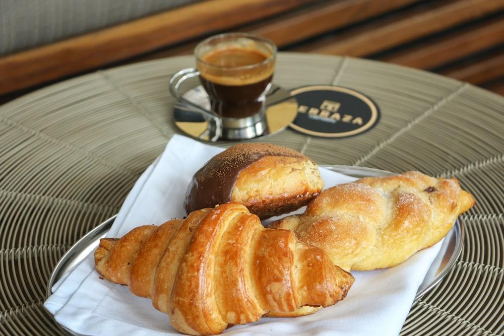 Suites Contempo México DF Exterior foto Croissant and chocolate bun